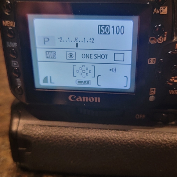 CANON REBEL XTi EFS 55-250 Camera/Lens & CANON Battery Grip - Picture 11 of 14